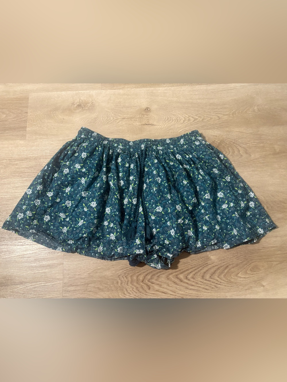 Old Navy Flowy Boho Teal and White Floral Skort/Shorts w/ Tassel Ties & pockets